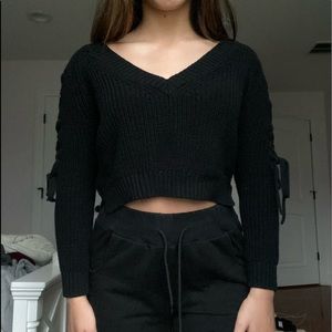 Cropped sweater with laces on arms
